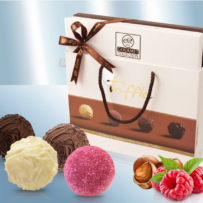 Trüffel "Haselnut and Raspberry" mit Haselnuss und Himbeerfüllung in Geschenkverpackung und Geschenktüte 252 g